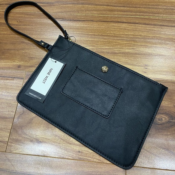 4/$16⚡️ NINE WEST wristlet ✨📦 - Picture 3 of 4